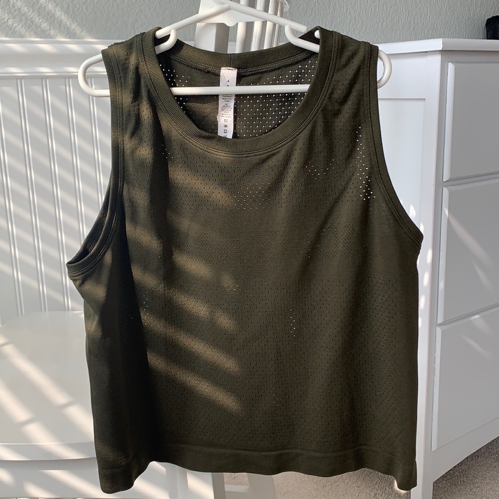 Lululemon (Size 4) Mesh Crop Active Tank